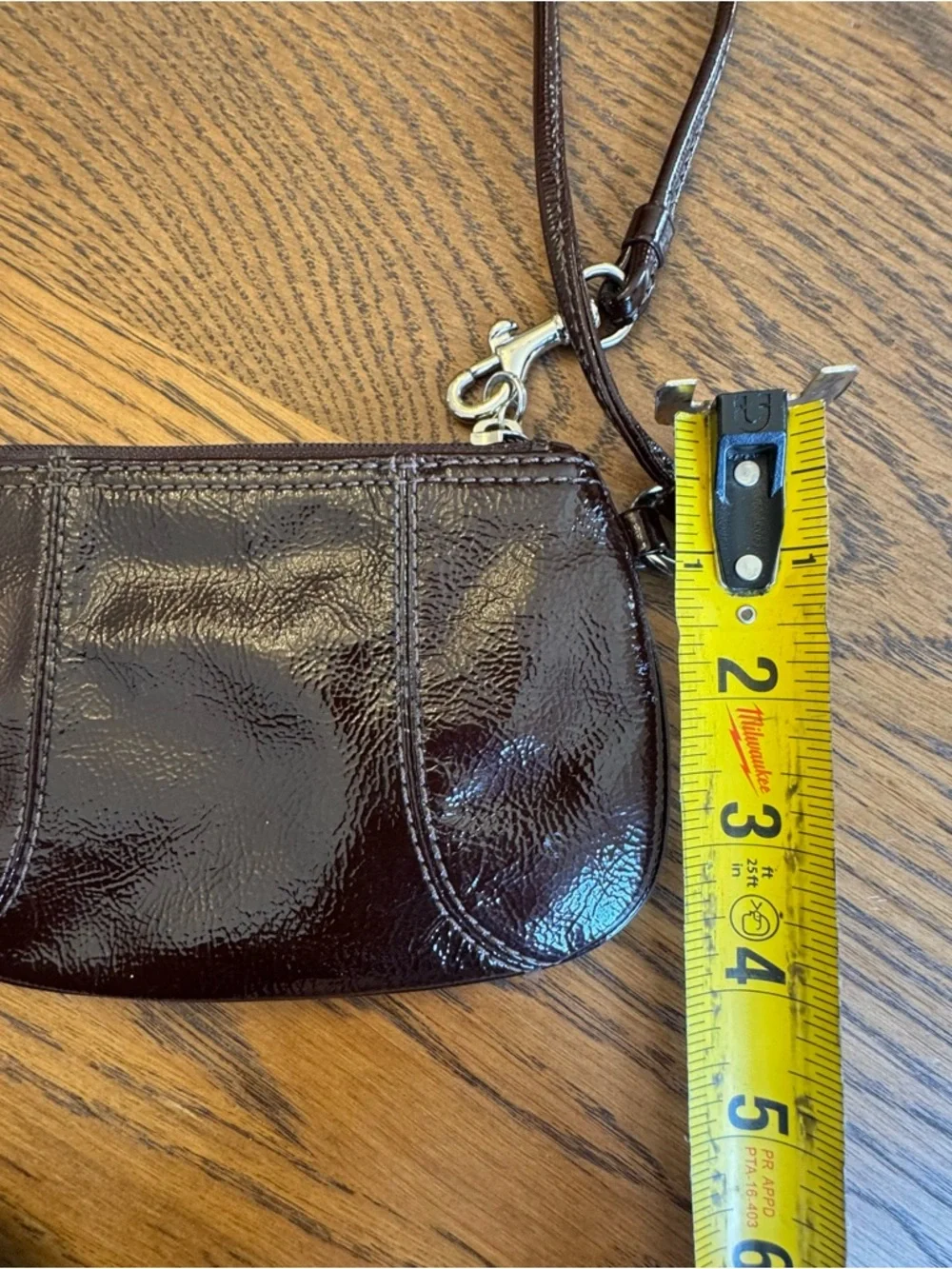 COACH Dark Brown Patent‎ Leather Wristlet Lavender Purple Lining Coin Purse Zip